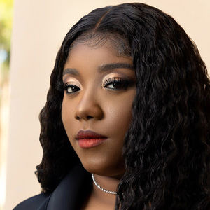 Meet your Posher, Adrienne